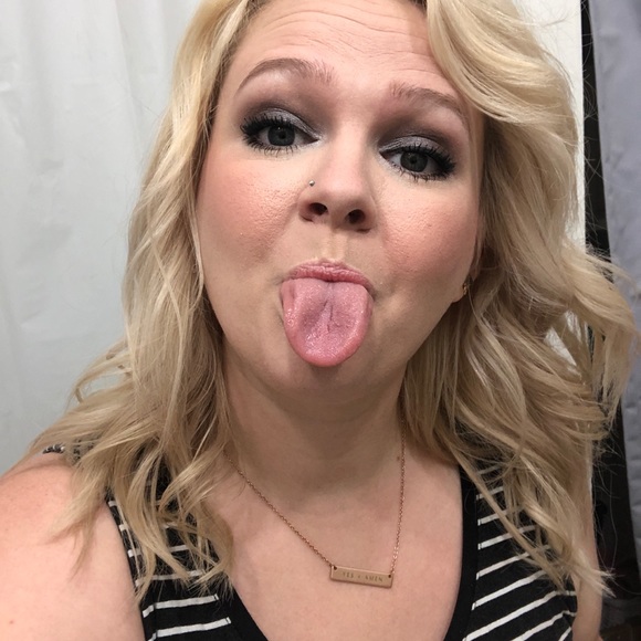 Meet Your Posher! - Picture 2 of 5